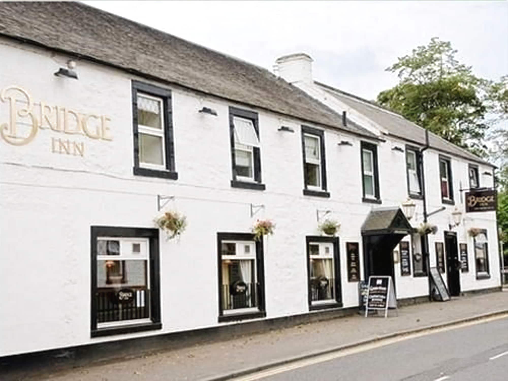 The Bridge Inn Tillicoultry Eksteriør bilde